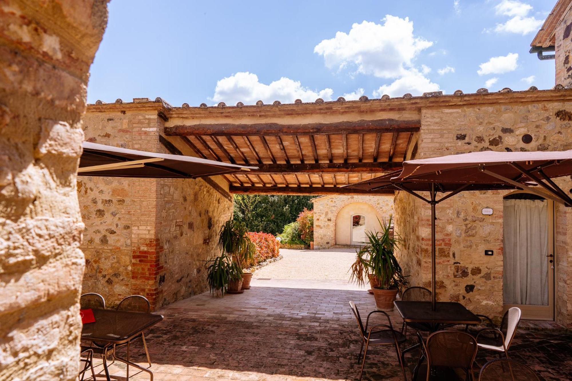 Villa Le Beringhe - Wine Pool & Relax コッレ・ヴァル・デルザ エクステリア 写真